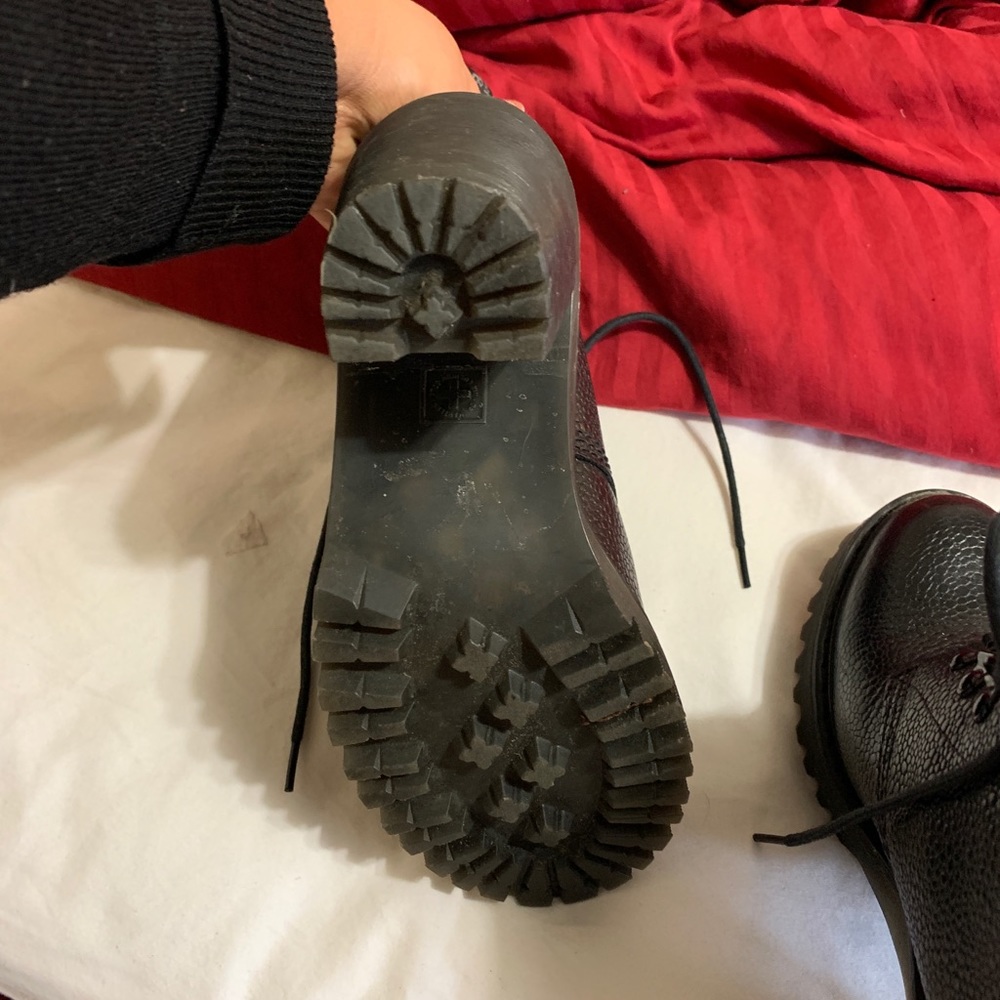 Shoe - Picture 3 of 4